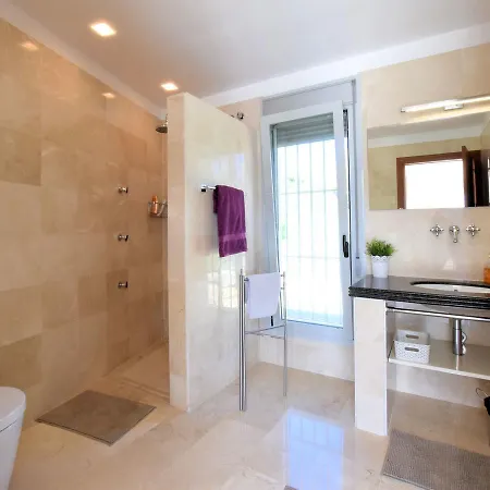 Luxurious Villa With Private Pool In Monda Вилла *