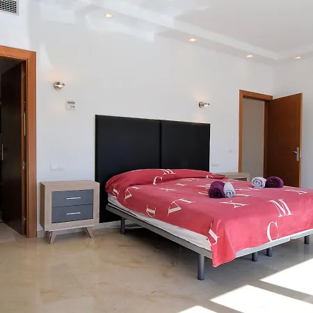 Luxurious Villa With Private Pool In Monda *
